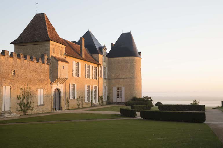 Le chateau d'Yquem et les brumes matinales du Sauternes